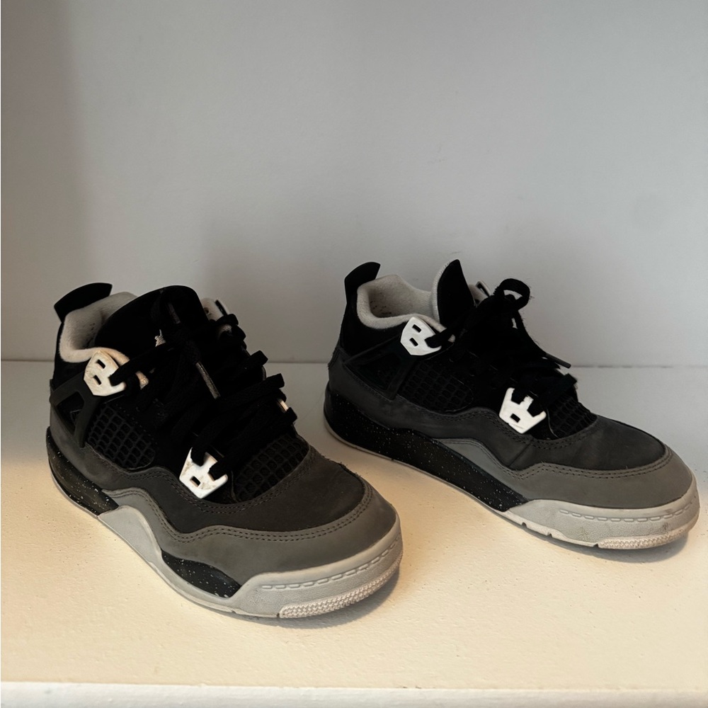 Jordan 4 Retro Fear (2024) preschool size 1Y excellent condition